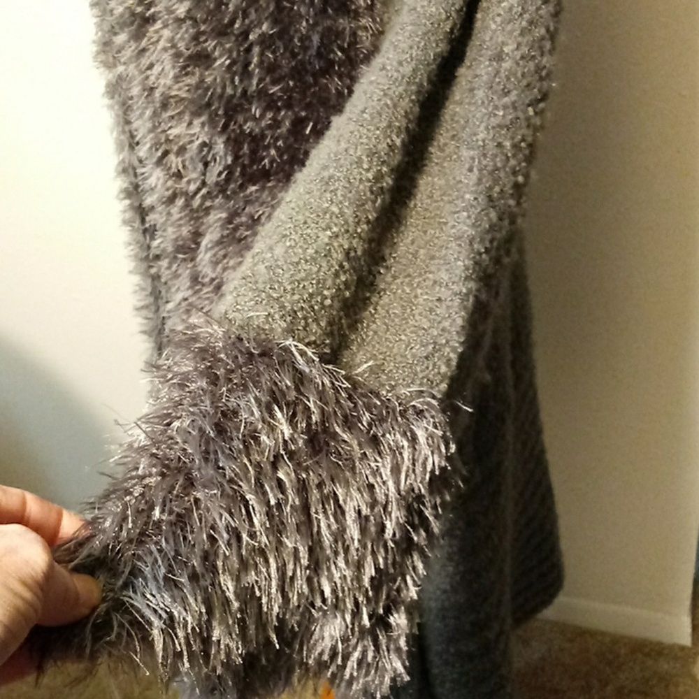 Noelle grey cardigan/sweater fringe-y faux fur one size - Picture 9 of 12